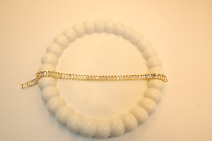 The Aura Baguette Chain