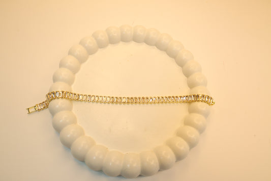 The Aura Baguette Chain