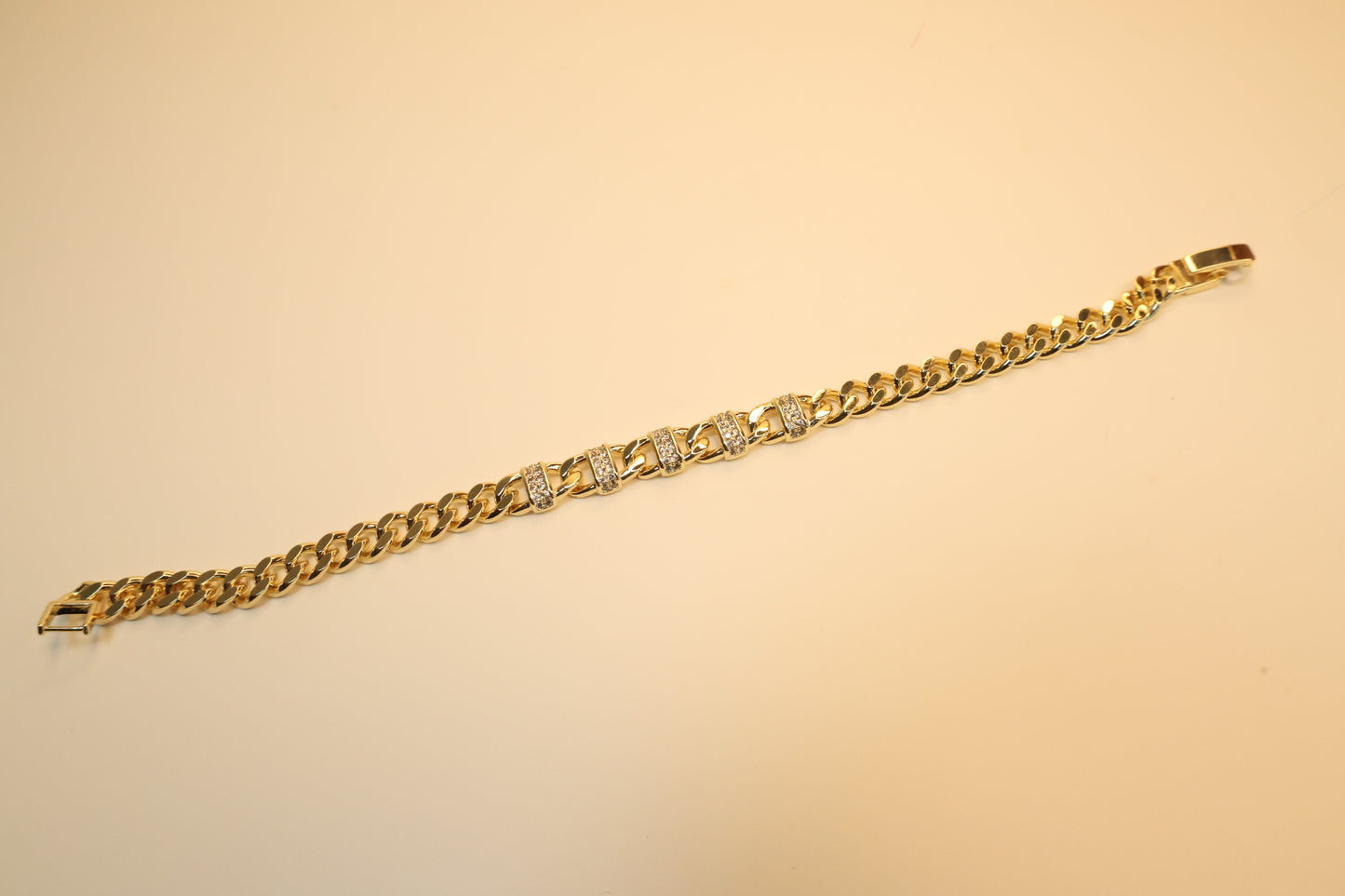 The Aura Gilded Curb