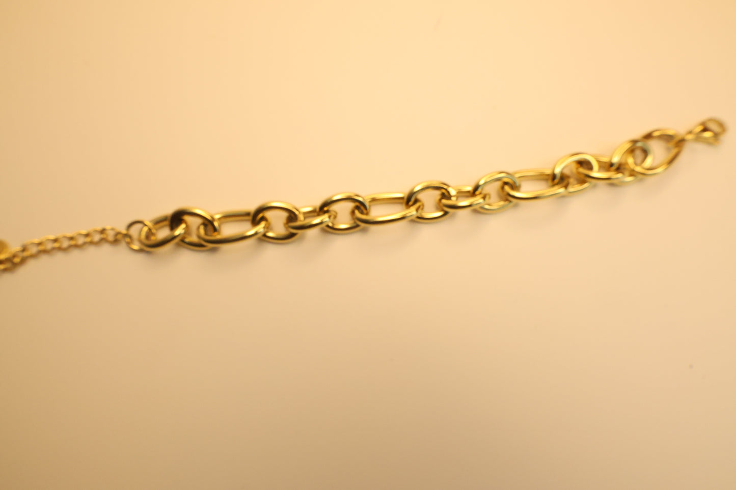 The Aura Essential Chain