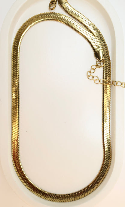 The Solid Gold Aura Necklace